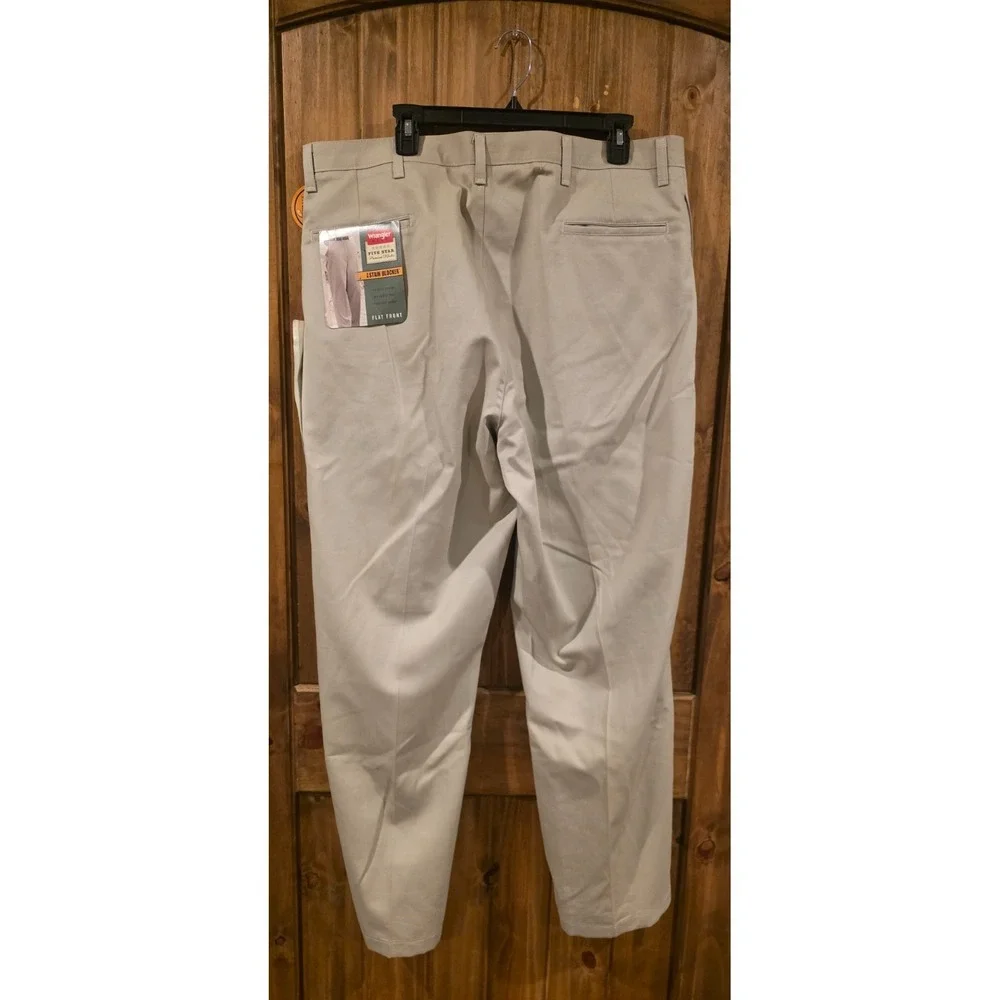 Wrangler hero khaki